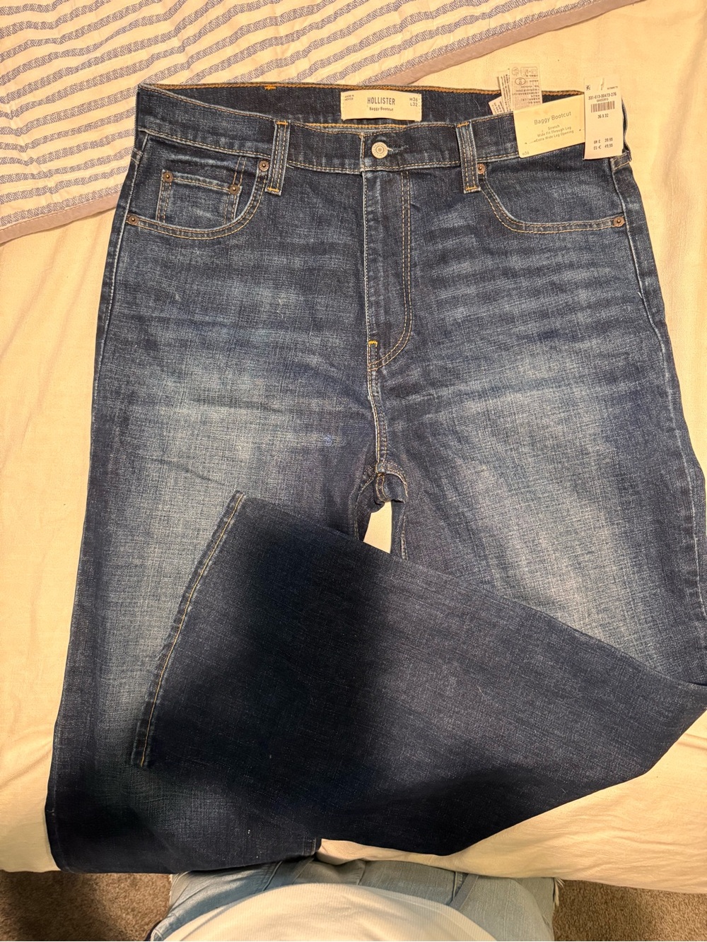 Hollister Men's Dark Blue Bootcut Jeans